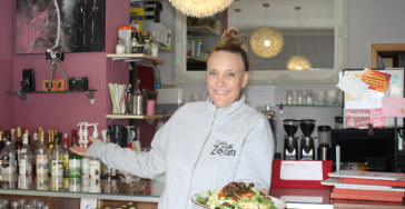 Cafe Zoom in Schieflage